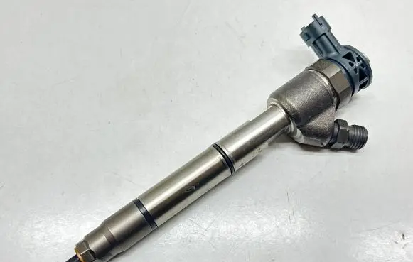 Hyundai Tucson TL Fuel injector 338002A610 0445110589
