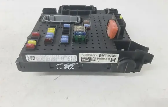Volvo V70 Fuse module 30728512