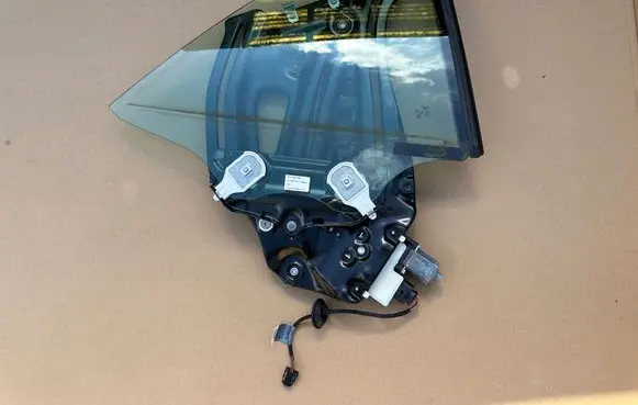 Audi A5 Rear door window regulator with motor 8W7839398A 8W7845298