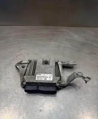 Toyota Urban Cruiser (XP110) Engine control unit/module 0281015696 8966152L41 1039S33125