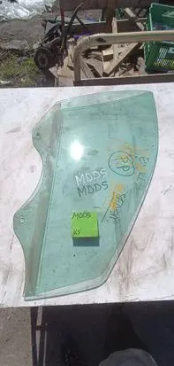 Mercedes-Benz C AMG W202 Front door window glass four-door 1212123