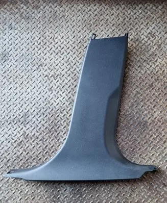 BMW 1 F40 (B) pillar trim (bottom) 7444940