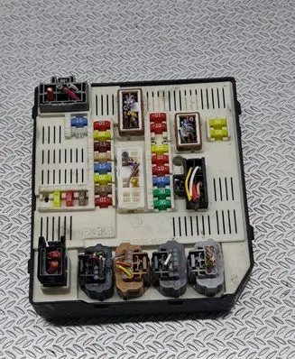 Renault Megane III Fuse module 284B60008R 519339311 8226142036