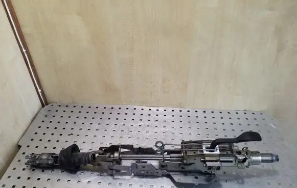 Steering wheel axle set