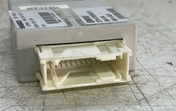 BMW X6 E71 Air suspension control unit module (rear) 6793163