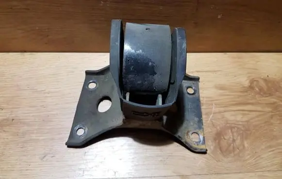 Nissan Almera N16 Engine mount bracket