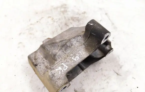 Volkswagen Touran I Engine mounting bracket 1K0199117A