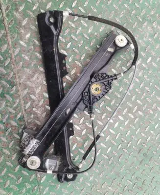 BMW 5 E60 E61 Front window lifting mechanism without motor 7075667 7034351