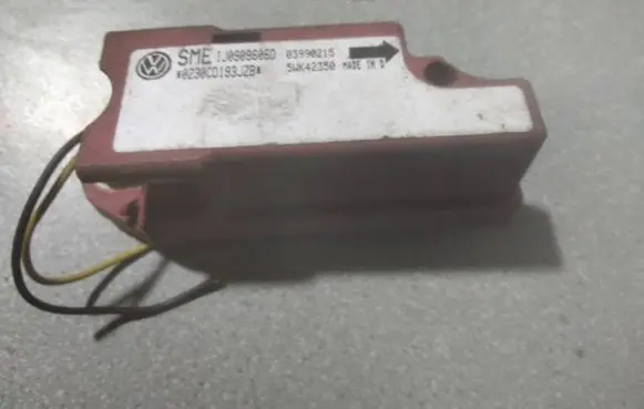 Volkswagen Golf IV Airbag deployment crash/impact sensor 1J0909606D 03990215 02300D193JZB