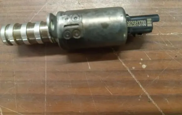 Citroen C4 I Camshaft vanos timing valve 9825813780