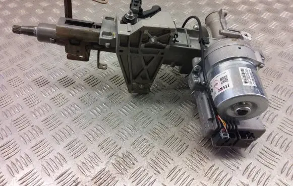 Renault Captur Steering wheel axle 6700003028A