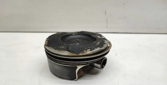BMW 1 E82 E88 Piston 