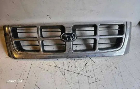 Subaru Forester SF Front bumper upper radiator grill