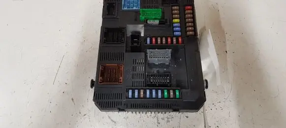 Peugeot 308 Comfort/convenience module 9807054180