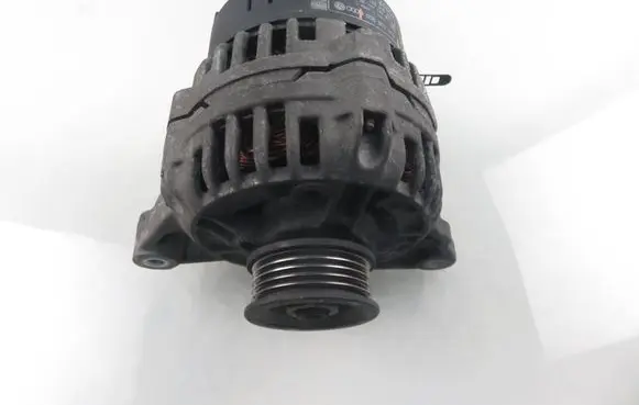 Audi A4 S4 B5 8D Generator/alternator 0123310022 058903016