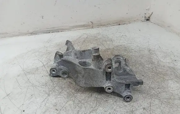 Peugeot 508 Generator/alternator bracket 9674030280