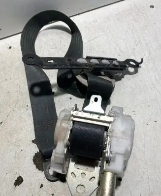 Lexus IS 220D-250-350 Front seatbelt J090331