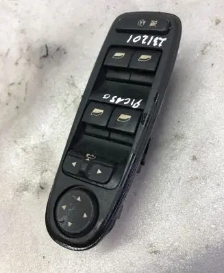 Citroen C4 I Picasso Electric window control switch 96639383zd