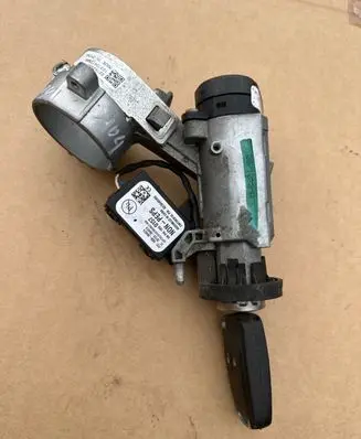 Opel Astra J Ignition lock contact 20939745