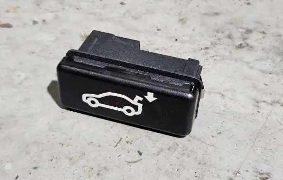 BMW X6 E71 Tailgate/trunk/boot open switch 8375580