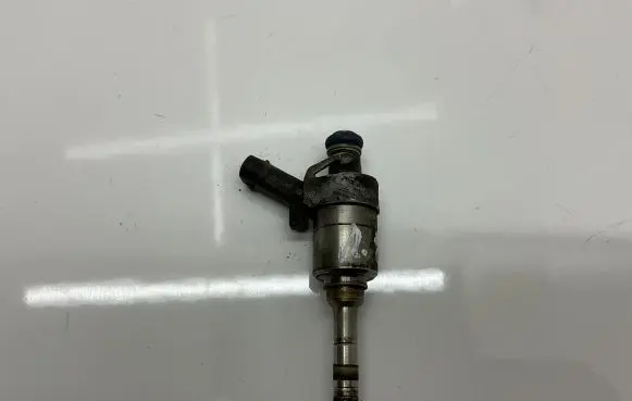Audi A3 S3 8P Fuel injector 06H906036F