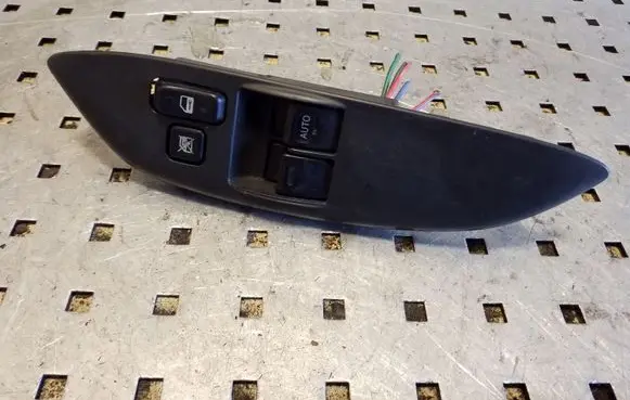 Toyota Yaris Electric window control switch