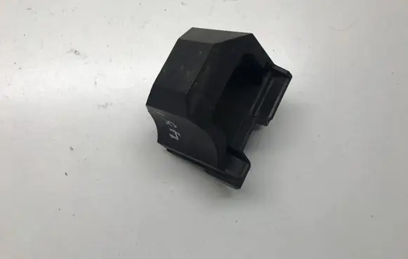 BMW 1 E81 E87 Radiator mount bracket 7807185
