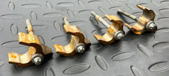Mini Cooper Countryman R60 Fuel Injector clamp holder 
