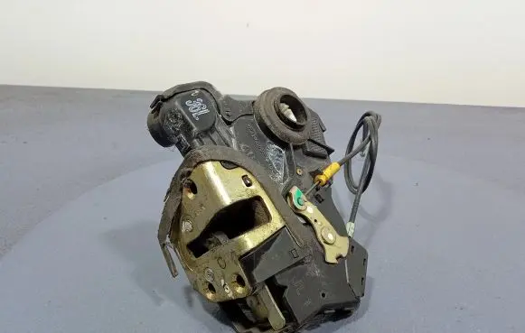 Toyota Sienna XL20 II Front door lock