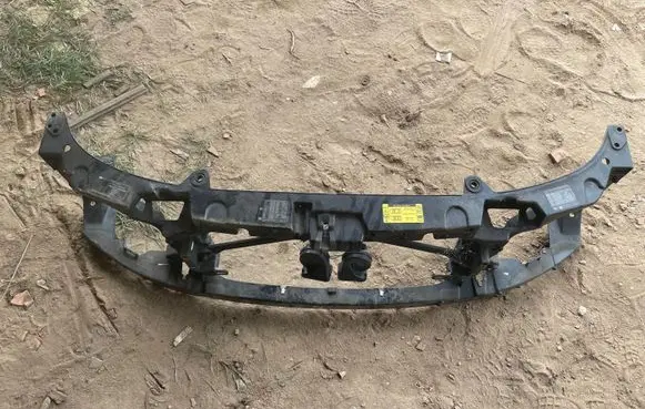Land Rover Discovery 4 - LR4 Radiator support slam panel