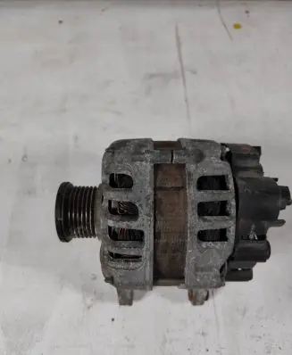 Renault Captur Generator/alternator 231006677R TG12S272
