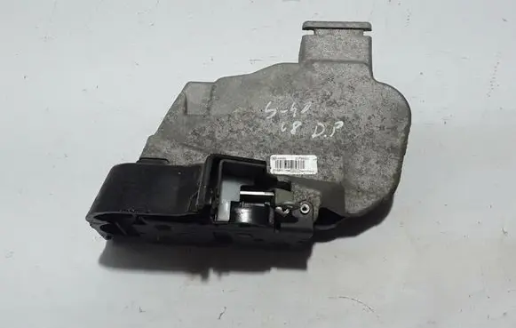 Volvo S40 Front door lock 30799333