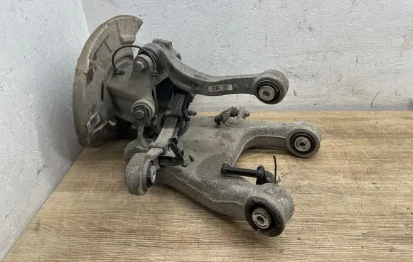 BMW 6 F06 Gran coupe Rear wheel hub spindle/knuckle 6865900