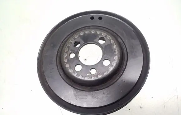 Volkswagen Golf IV Crankshaft pulley 06A105243E