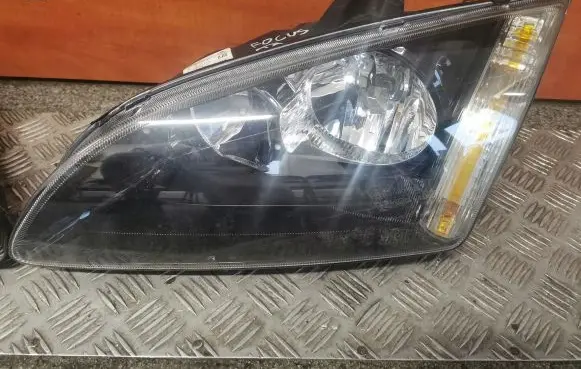 Ford Focus Headlight/headlamp 4M5113W030KB