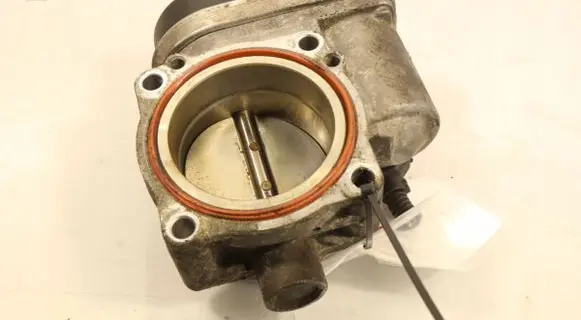 BMW 1 E81 E87 Throttle body valve 143922404