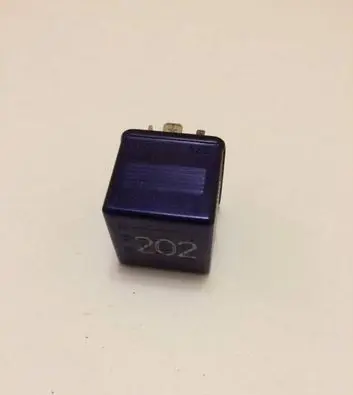 Volkswagen PASSAT B5 Other relay 8A0951253