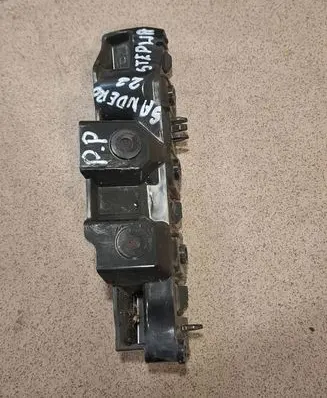 Dacia Sandero III Front bumper mounting bracket 622221659R