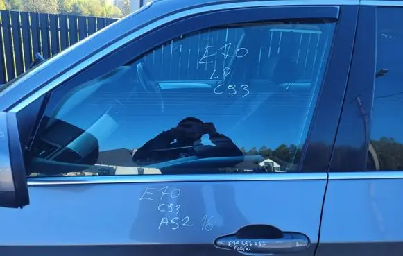BMW X5 E70 Sliding door window/glass