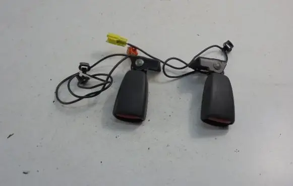 Volvo C30 Rear seatbelt buckle 8686941