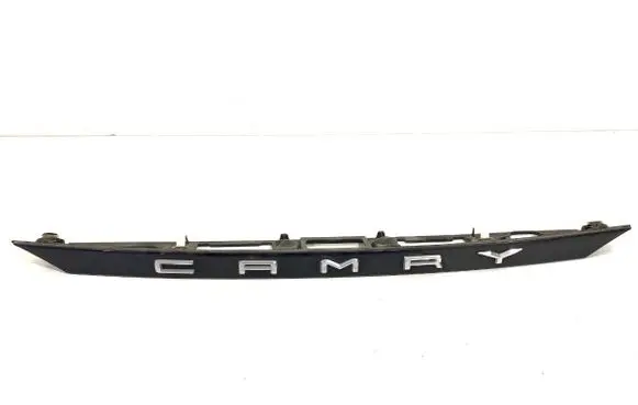 Toyota Camry VIII XV70 Trunk door license plate light bar 7681133520