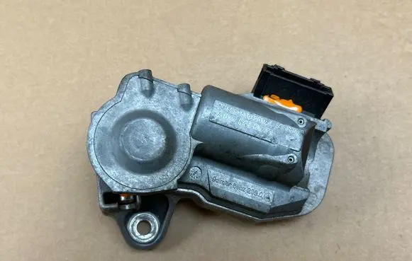 Mercedes-Benz Sprinter W901 W902 W903 W904 Steering wheel lock A0375456132