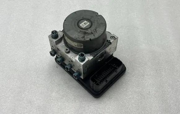BMW 4 F36 Gran coupe ABS Pump 6875559