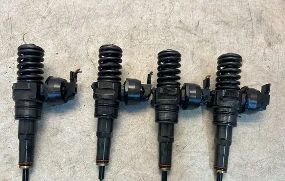 Renault Clio IV Fuel injectors set 0414720215