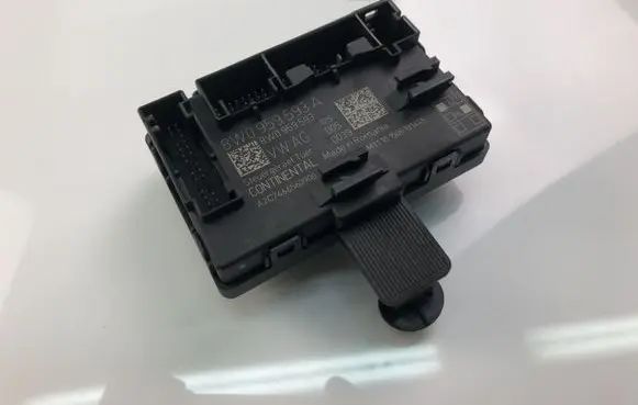 Volkswagen PASSAT B6 Other control units/modules 8W0959593A