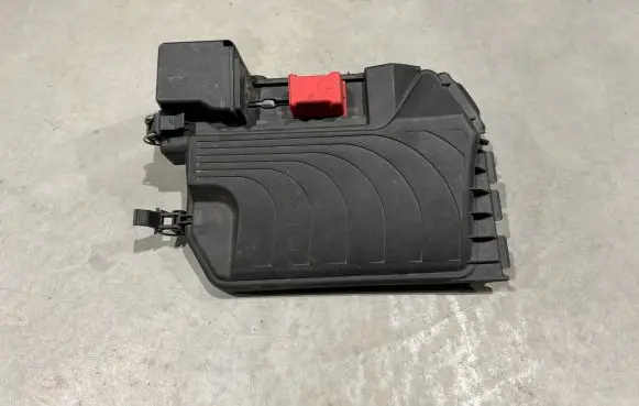 Mercedes-Benz A W176 Fuse box cover A2465400182