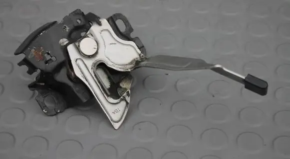 Engine bonnet/hood lock/catch