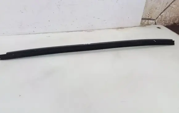 Mercedes-Benz ML W163 Rubber seal front door window/glass 