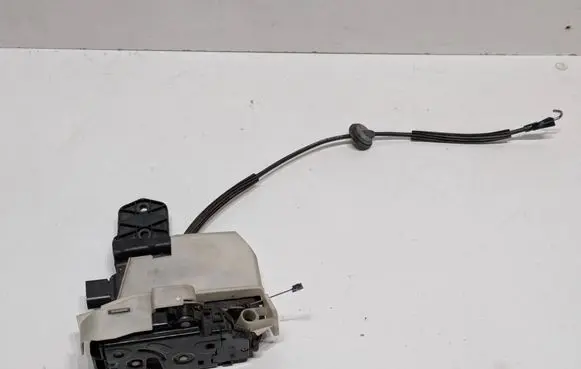 Skoda Superb B5 (3U) Front door lock 117666104