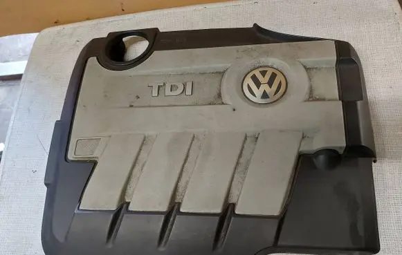 Volkswagen Golf Plus Engine cover (trim) 03L103925AM